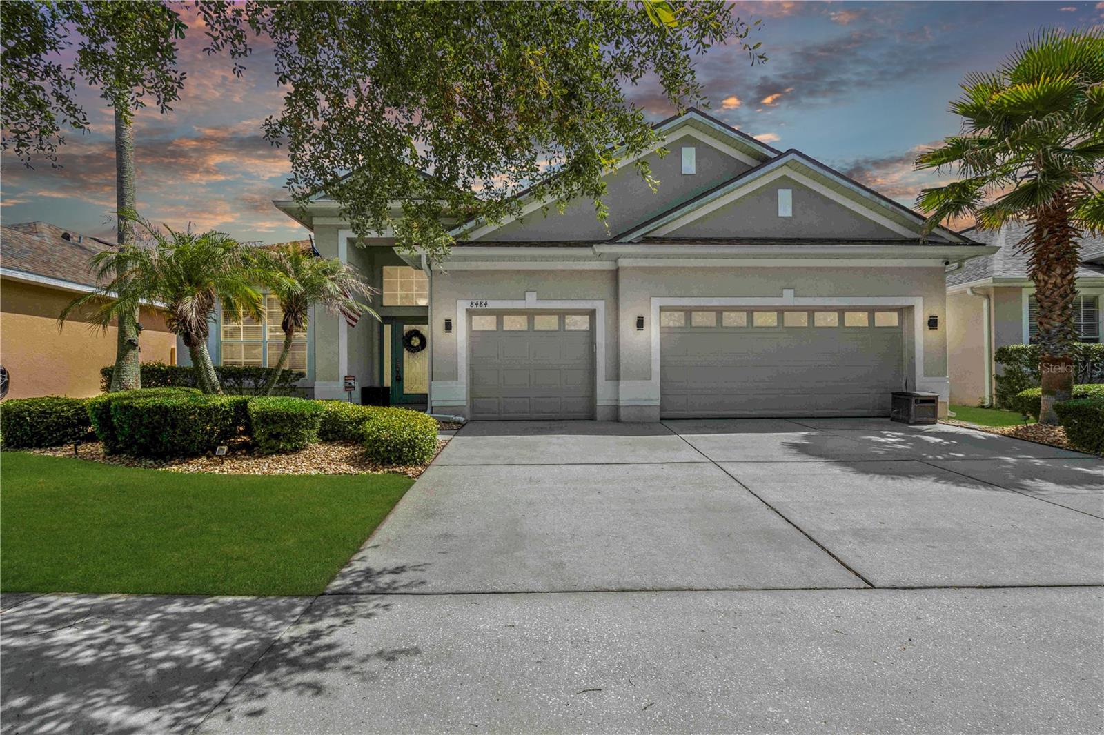 8484 DOVER VIEW, ORLANDO FL 32829 — MLS #MFRO6411293 | 4 Bed 4 Bath Home