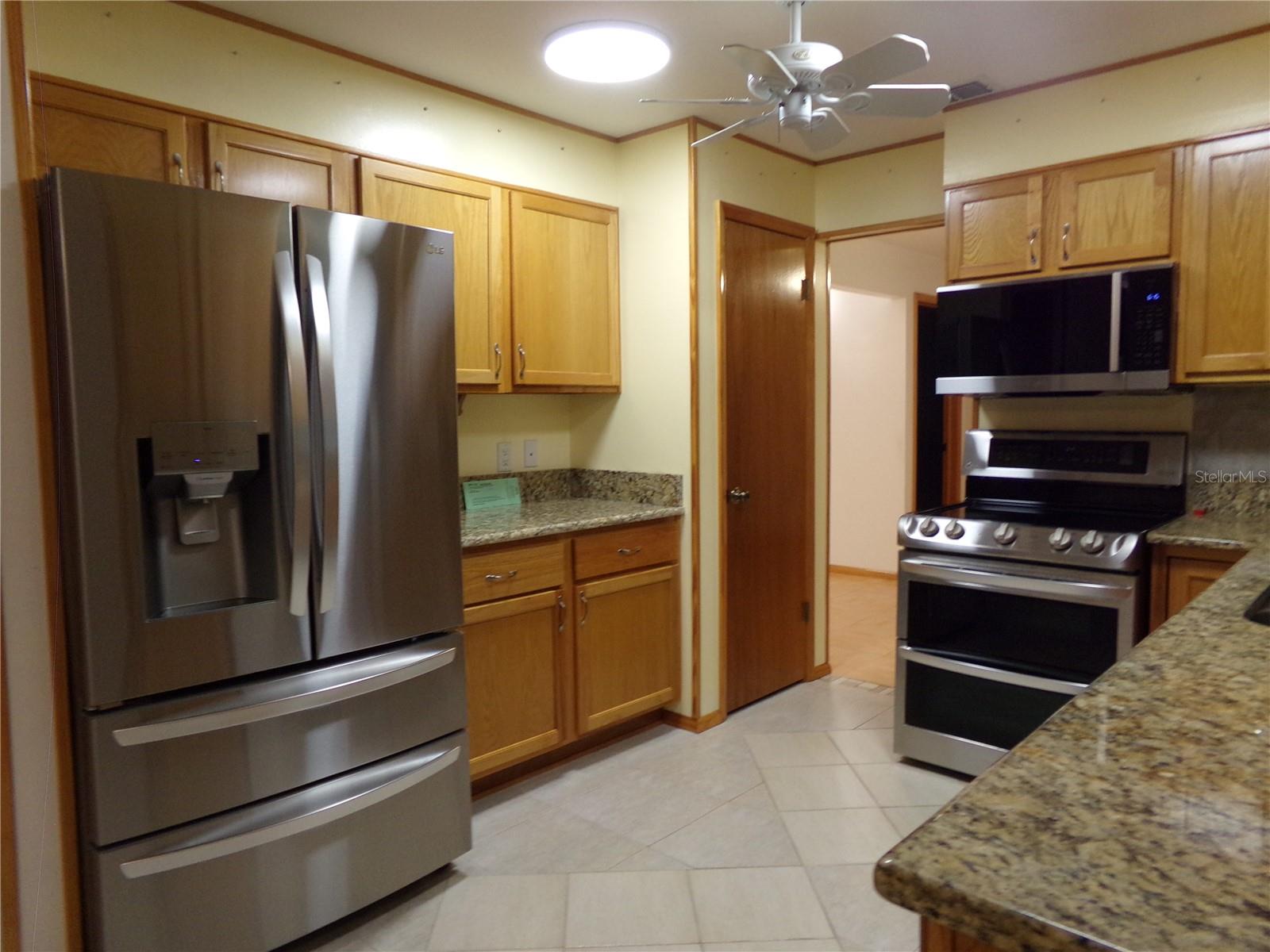 1320 GLADIOLAS DR — photo 12
