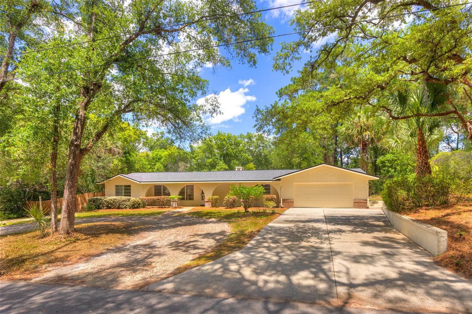 321 HUNTINGTON, DELAND FL 32724 — MLS #MFRV4949043 | 3 Bed 3 Bath Home