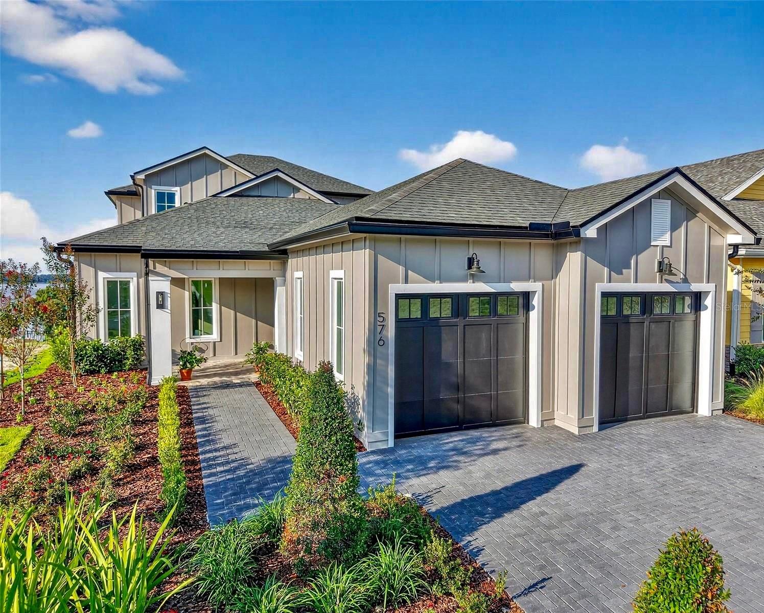576 CASEY, MOUNT DORA FL 32757 — MLS #MFRG5084859 | 4 Bed 5 Bath Home