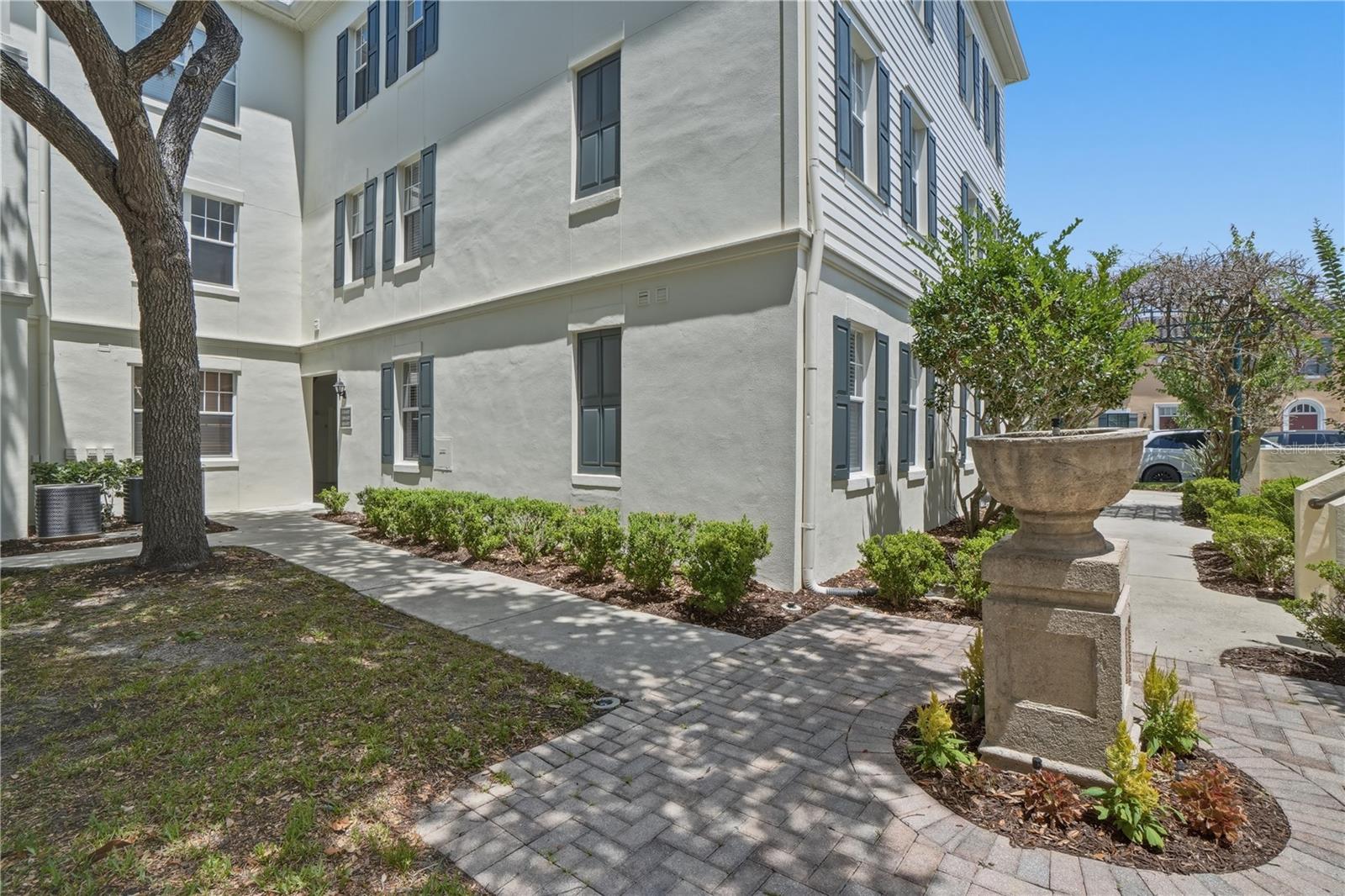 700 SIENA PALM 101 — photo 2