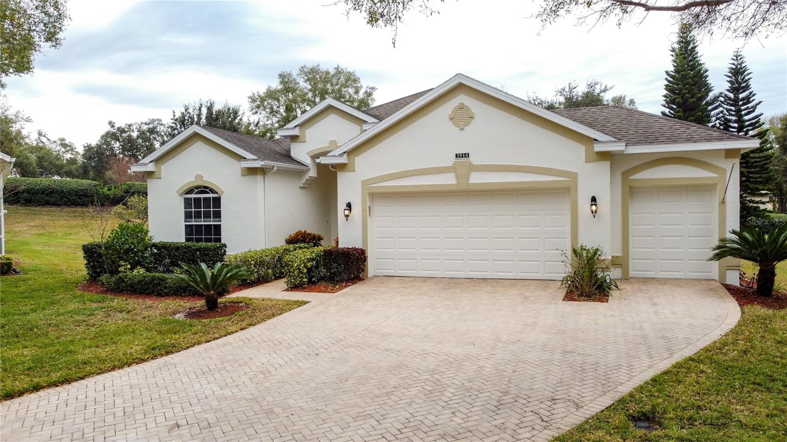 3914 ALLAMANDA, CLERMONT FL 34711 — MLS #MFRG5105588 | 2 Bed 2 Bath Home