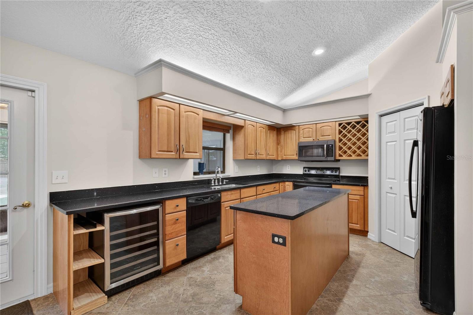 207 PINECREST — photo 12
