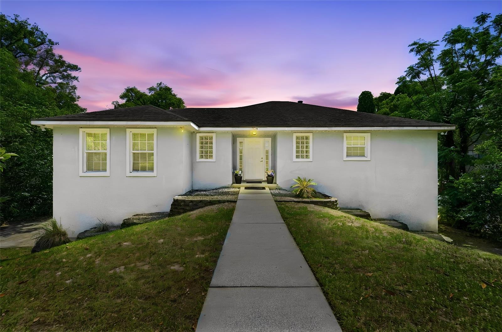 393 DEXTER, DELAND FL 32720 — MLS #MFRV4948759 | 3 Bed 2 Bath Home