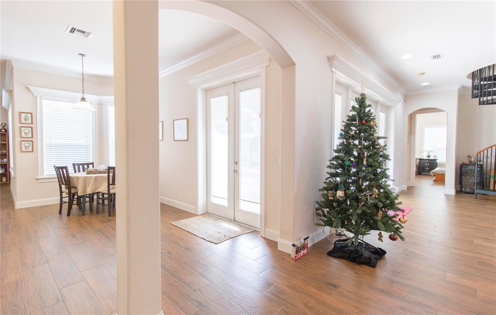 1380 LAKE SHORE — photo 12