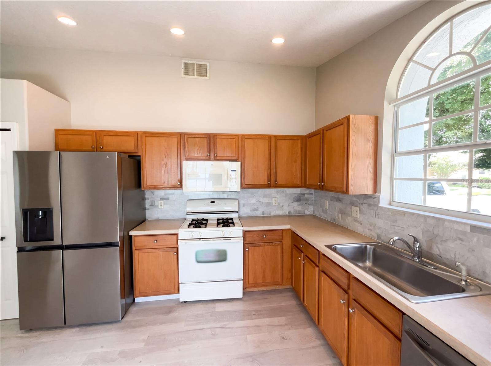 3028 SAMOSA HILL — photo 2