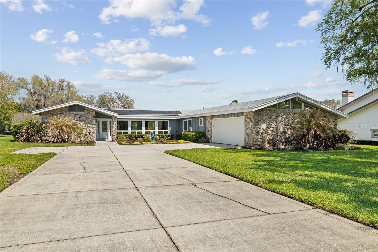 121 ARROWHEAD, HAINES CITY FL 33844 — MLS #MFRL4960606 | 3 Bed 4 Bath Home