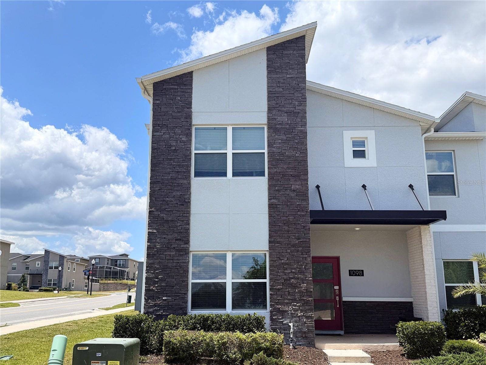 1098 SPLASH SHOT, DAVENPORT FL 33896 — MLS #MFRO6403610 | 5 Bed 4 Bath Home