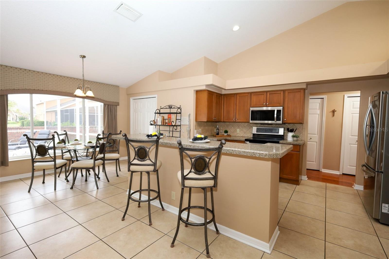 8 ROSEBERRY — photo 12