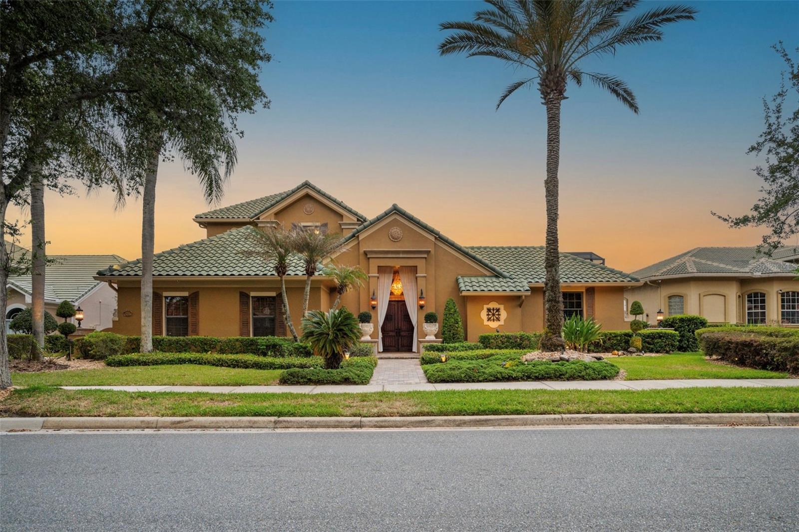 2439 ROAT, ORLANDO FL 32835 — MLS #MFRO6396931 | 5 Bed 4 Bath Home