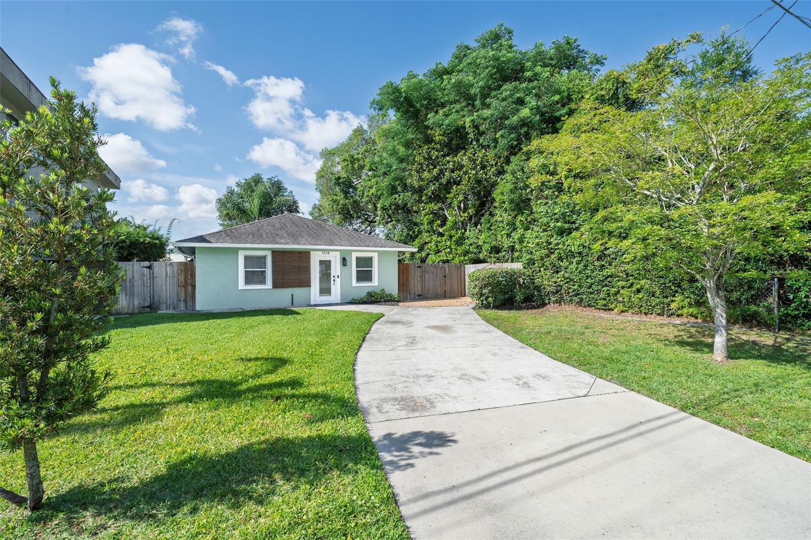 1114 DELRIDGE, ORLANDO FL 32804 — MLS #MFRO6405100 | 2 Bed 2 Bath Home