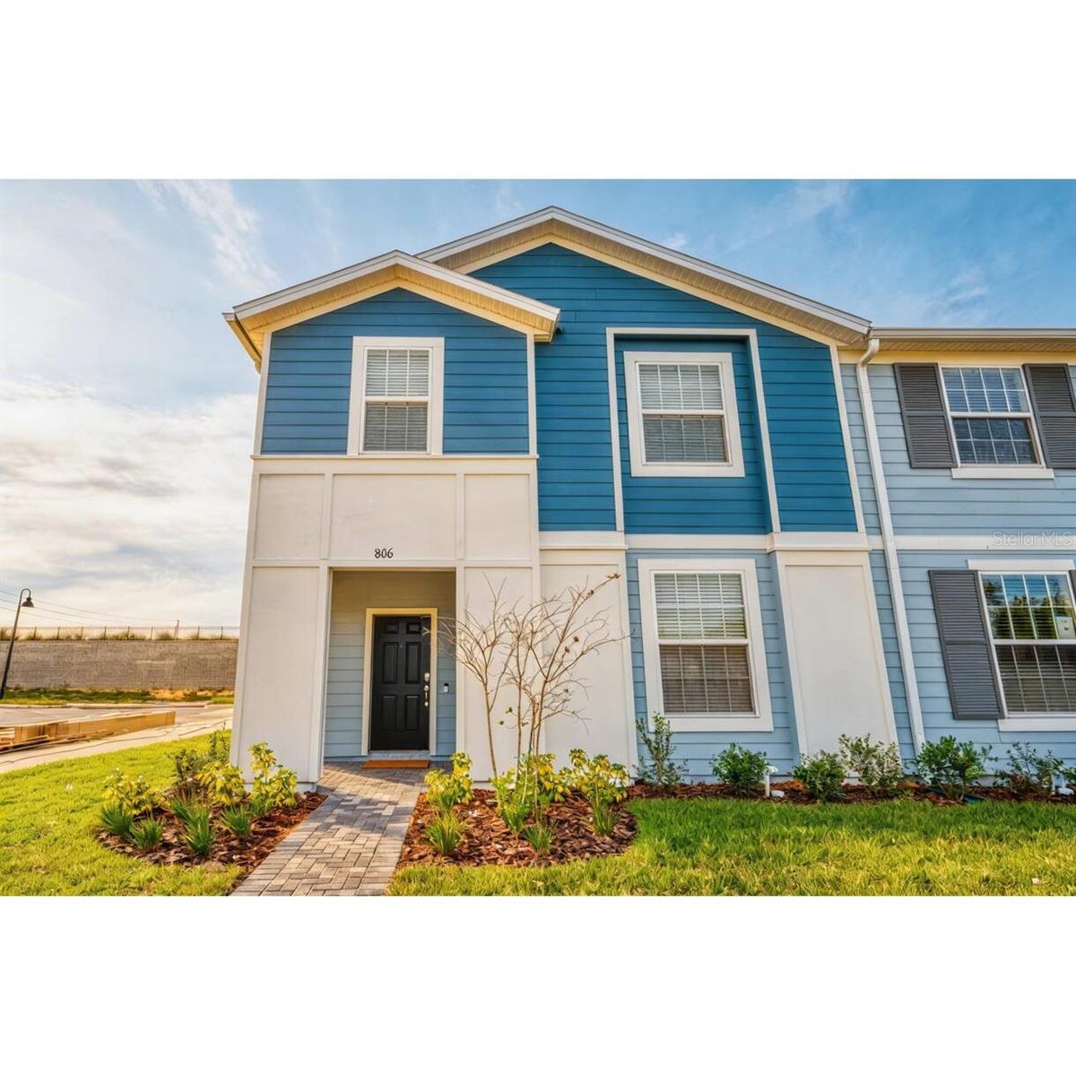 806 PARADISE, DAVENPORT FL 33897 — MLS #MFRO6410922 | 5 Bed 5 Bath Home