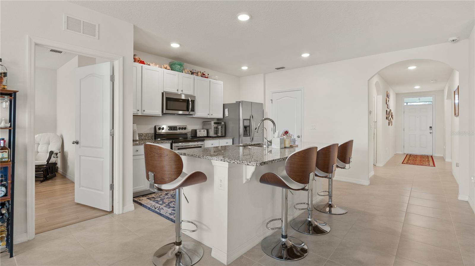 2429 WHITE POPPY — photo 2