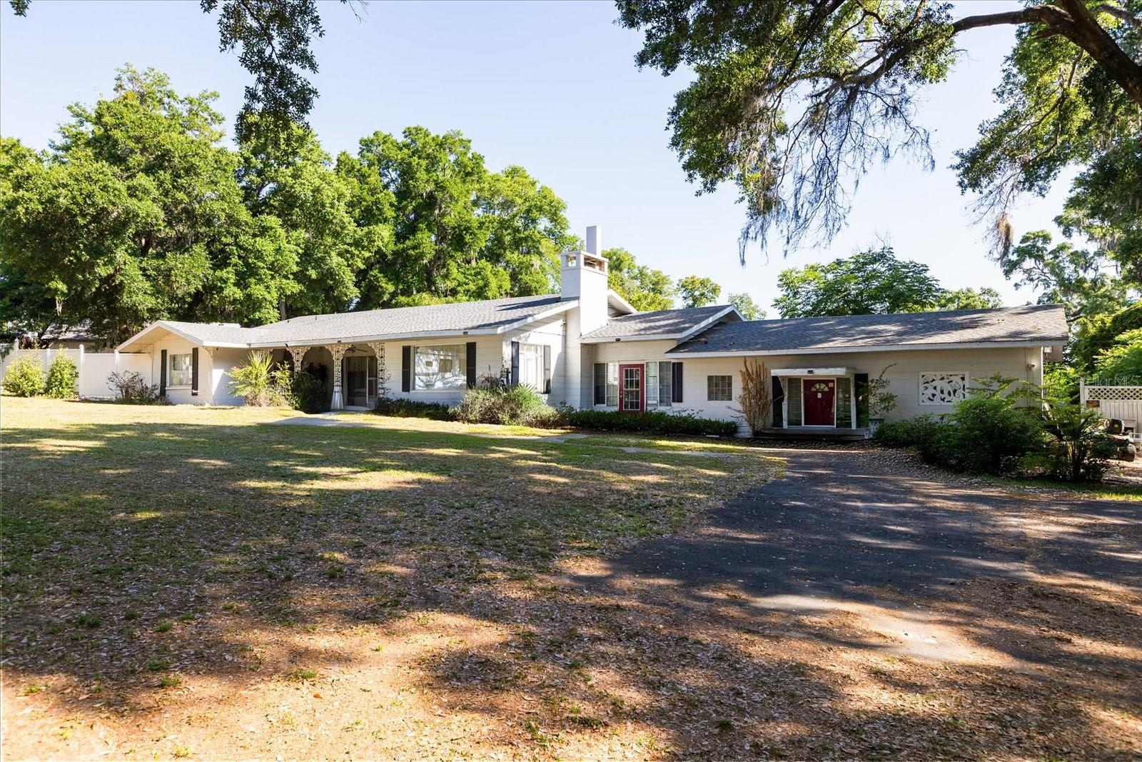 1505 CROOKED LAKE, EUSTIS FL 32726 — MLS #MFRG5111100 | 3 Bed 3 Bath Home
