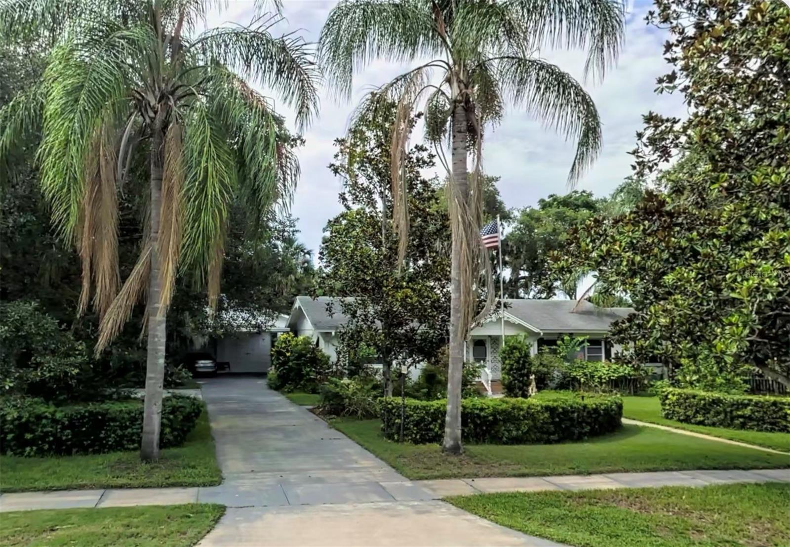 2101 PALMETTO, MOUNT DORA FL 32757 — MLS #MFRO6404359 | 3 Bed 4 Bath Home