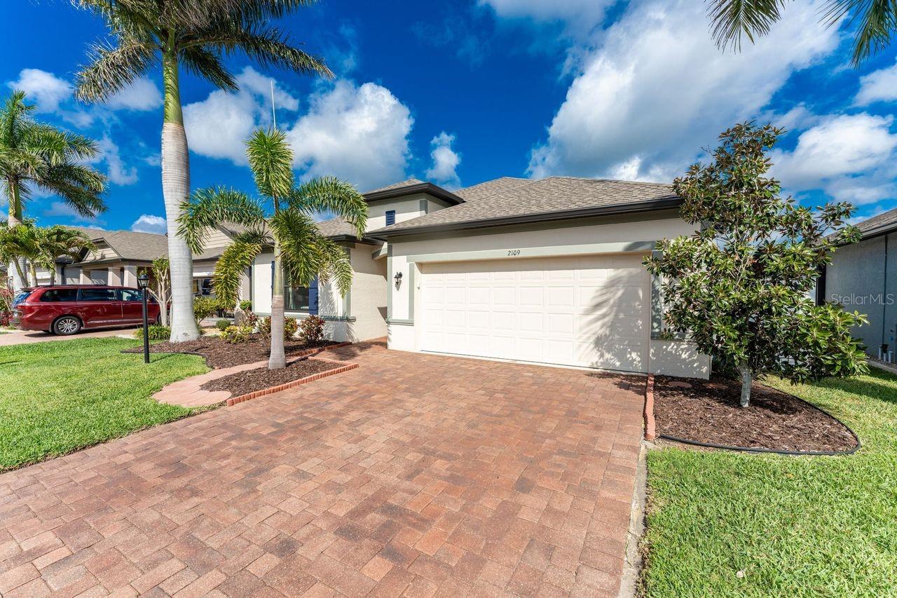 2109 LA PALMA AVE — photo 2