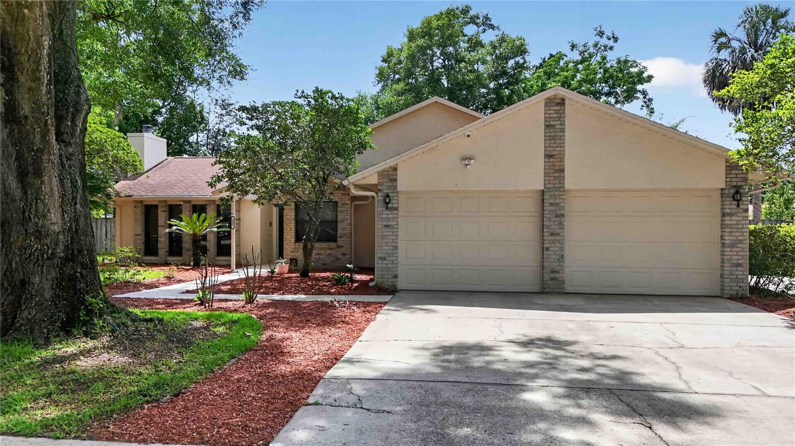 207 PINECREST, MOUNT DORA FL 32757 — MLS #MFRG5113072 | 3 Bed 2 Bath Home