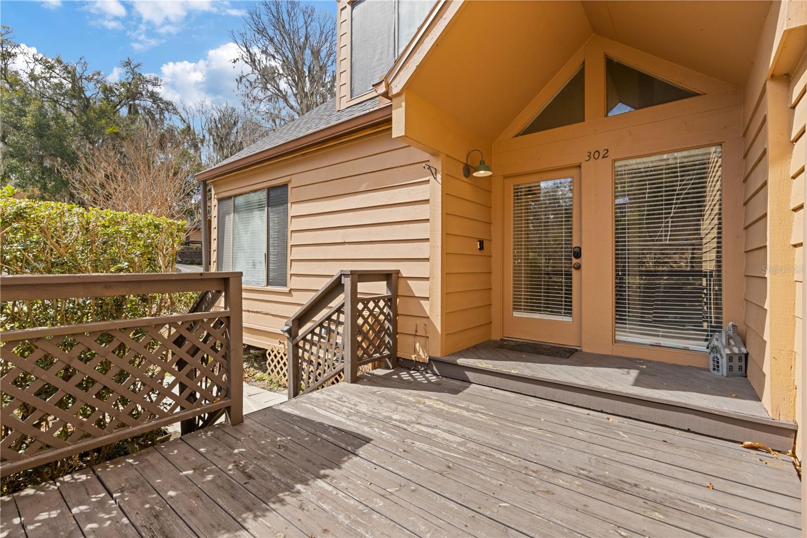 1621 NE 2ND ST #302 — photo 2