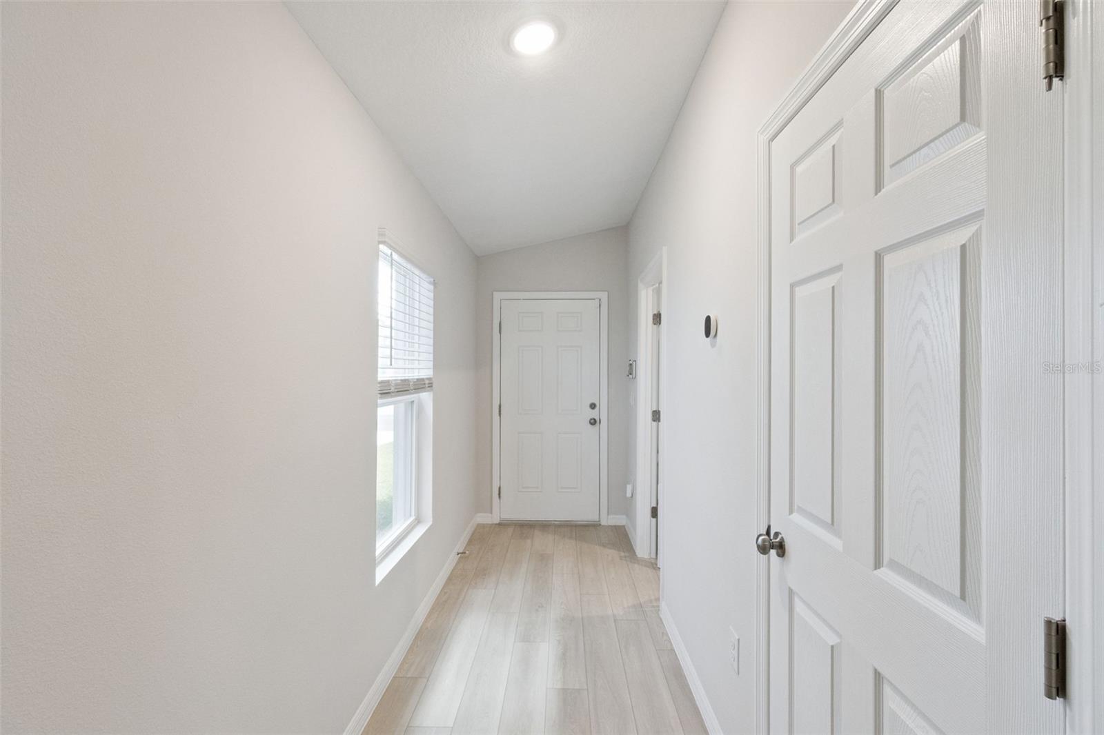 4015 GARDENIA AVE — photo 2