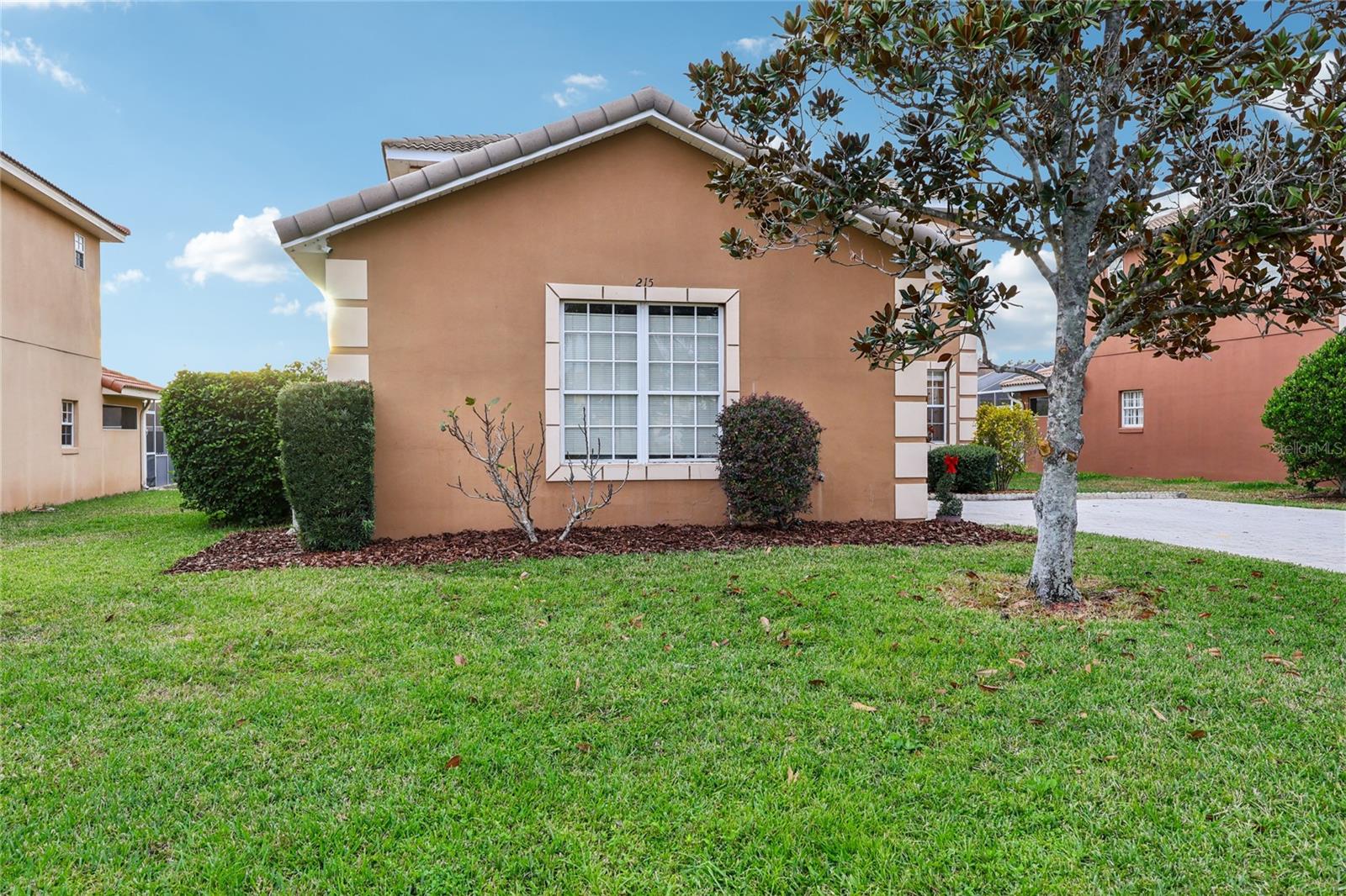 215 VISTA DRIVE — photo 2