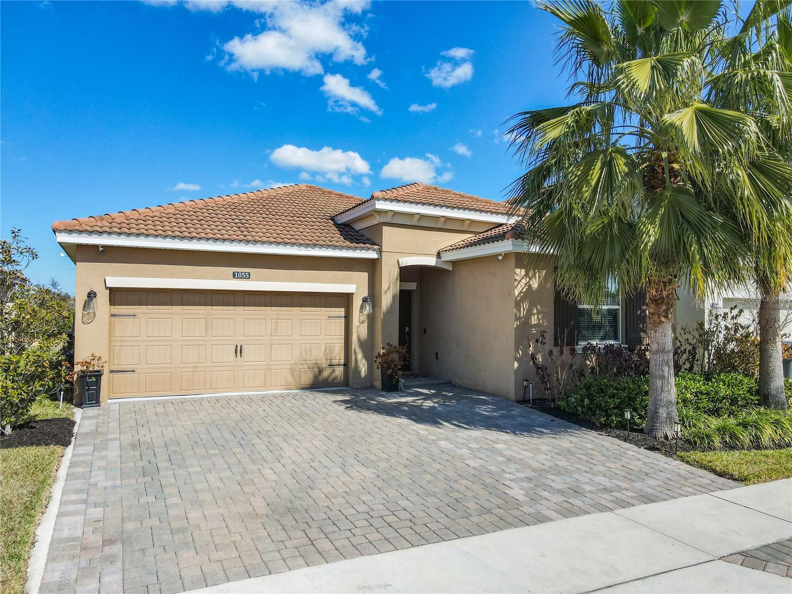 1055 OAK BLUFF, DAVENPORT FL 33837 — MLS #MFRS5143601 | 4 Bed 2 Bath Home