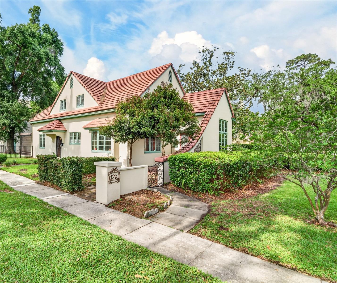 1216 GOLDEN, ORLANDO FL 32804 — MLS #MFRO6406069 | 3 Bed 2 Bath Home