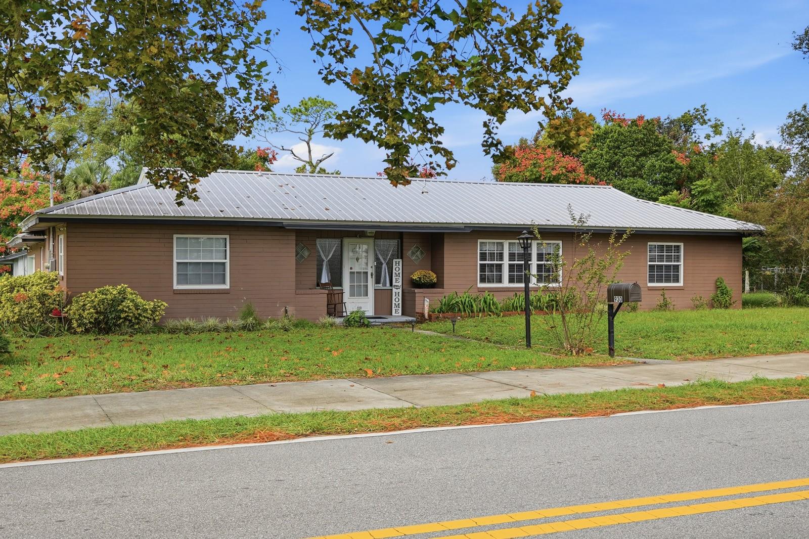 930 AMELIA, DELAND FL 32724 — MLS #MFRV4947024 | 5 Bed 2 Bath Home