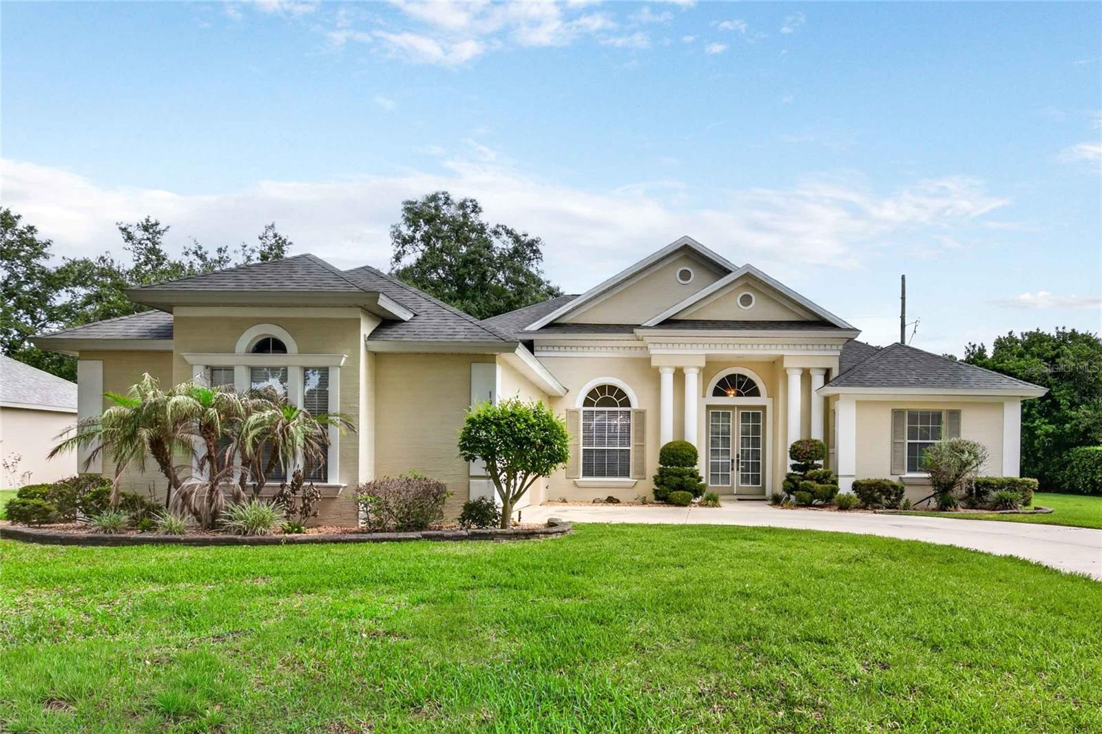 19103 PARK PLACE, EUSTIS FL 32736 — MLS #MFRG5112967 | 3 Bed 2 Bath Home