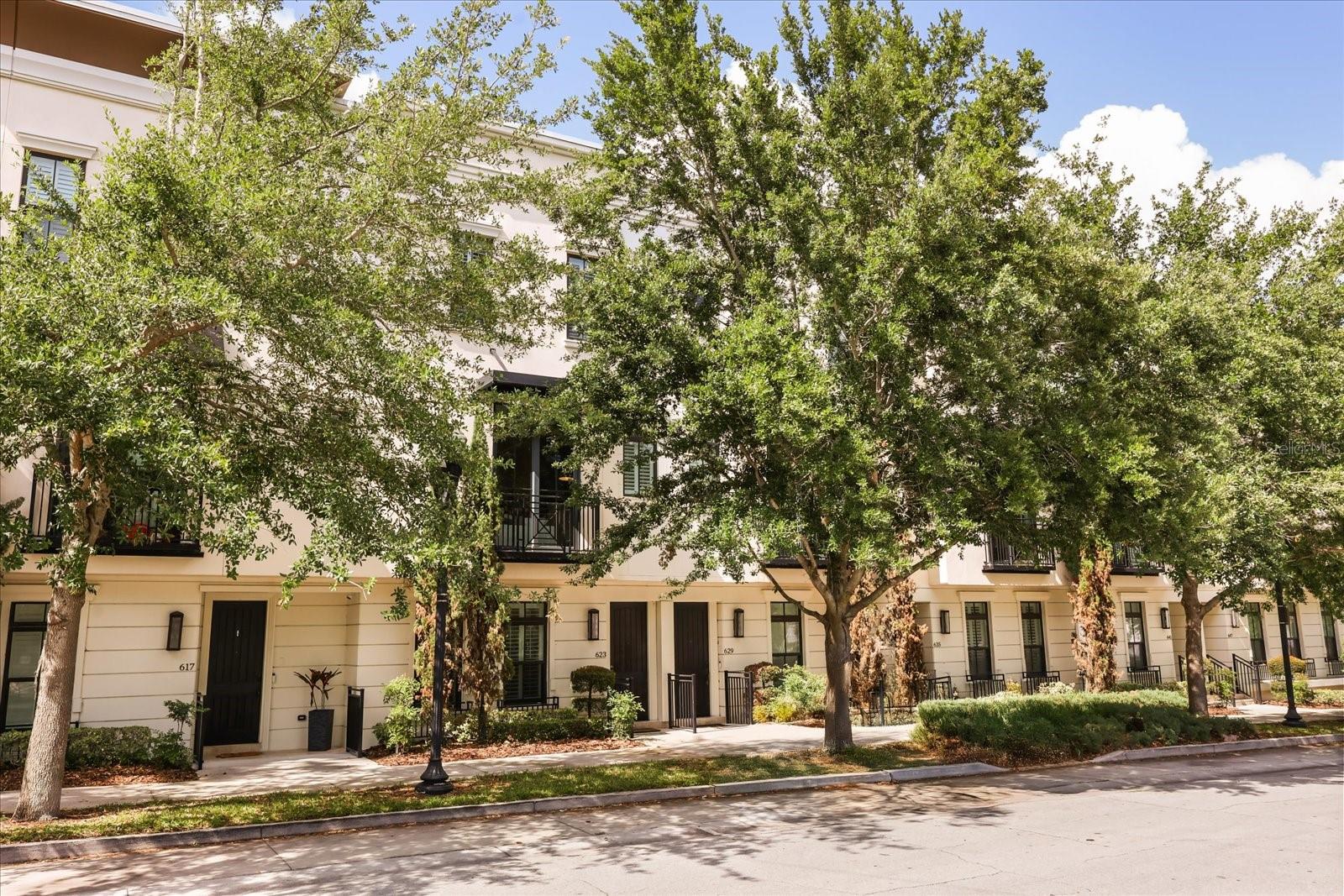 623 JACKSON, ORLANDO FL 32801 — MLS #MFRO6403923 | 3 Bed 4 Bath Home