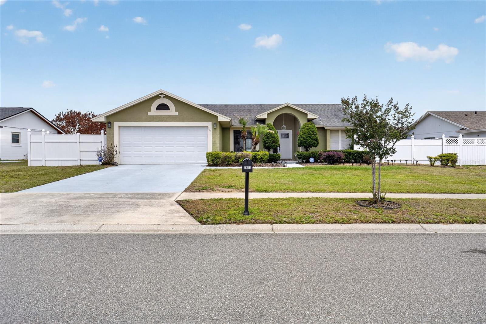 7821 KILLARY, ORLANDO FL 32835 — MLS #MFRV4948785 | 3 Bed 2 Bath Home