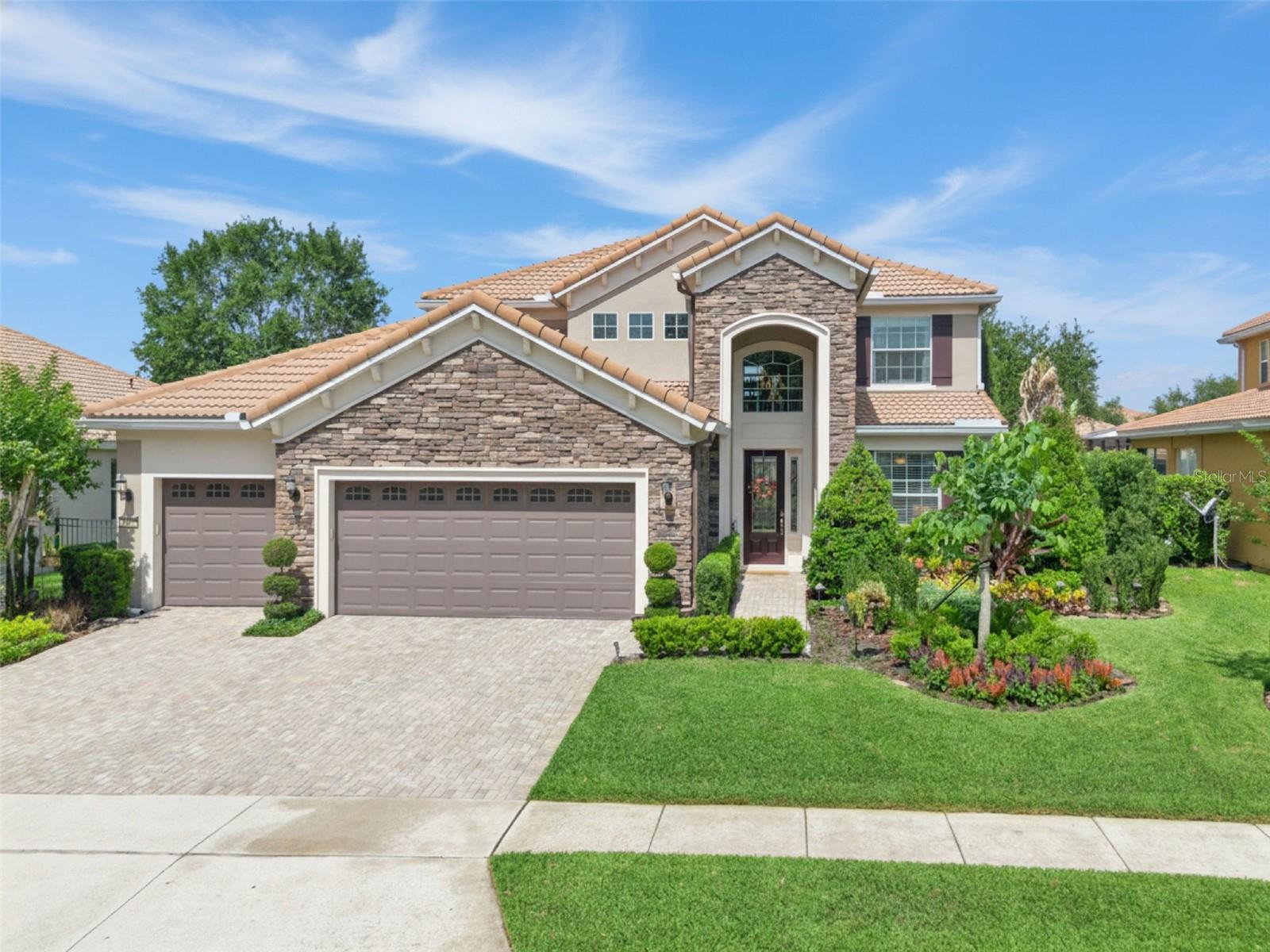 487 DOUGLAS EDWARD, OCOEE FL 34761 — MLS #MFRO6407388 | 5 Bed 4 Bath Home