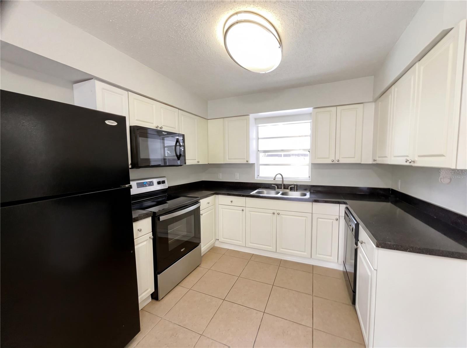 8318 CHENILLE — photo 2