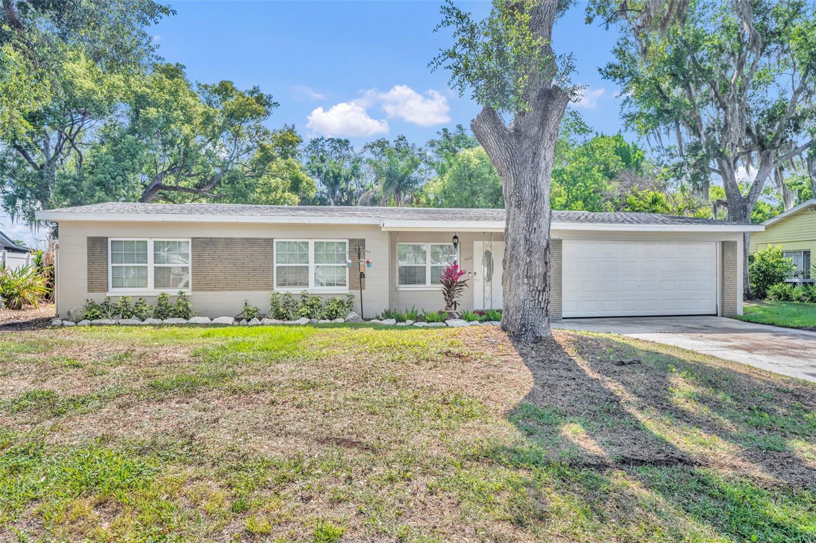 1009 LAKE BELL, WINTER PARK FL 32789 — MLS #MFRO6409849 | 3 Bed 2 Bath Home