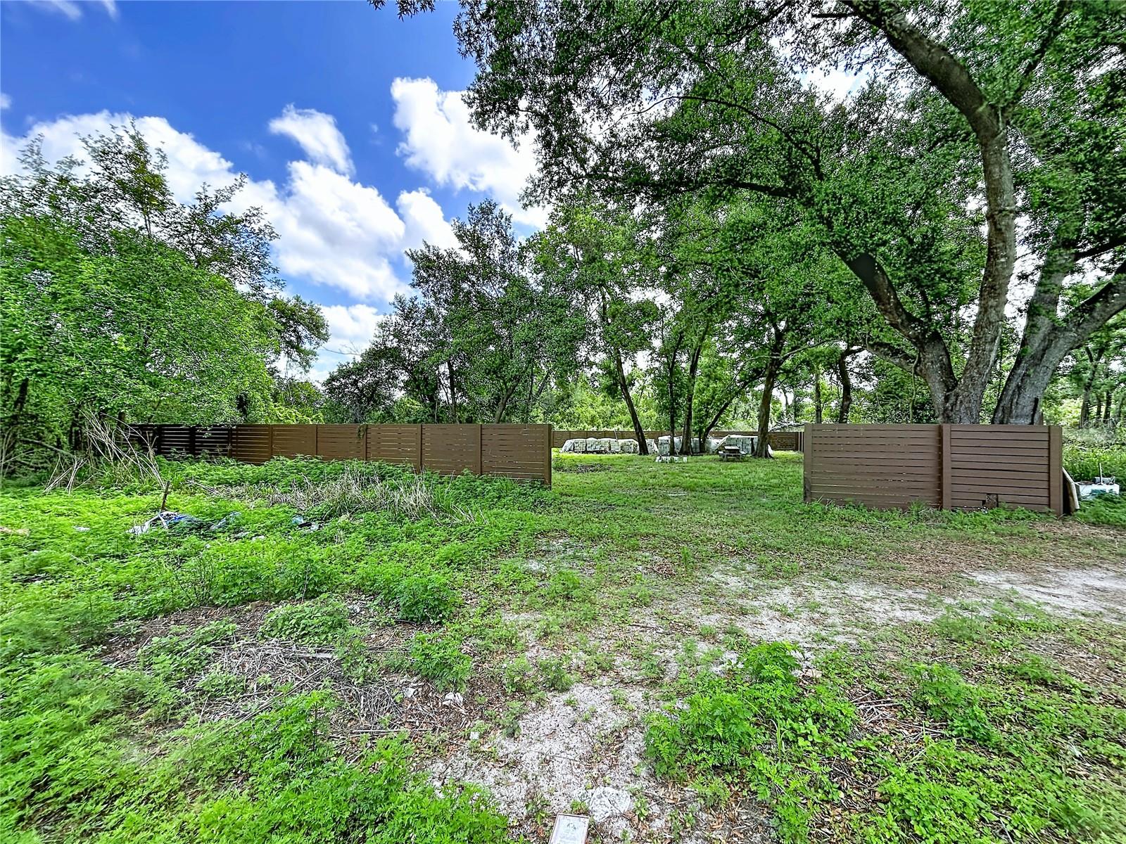 1029 ROBSON AVE — photo 2