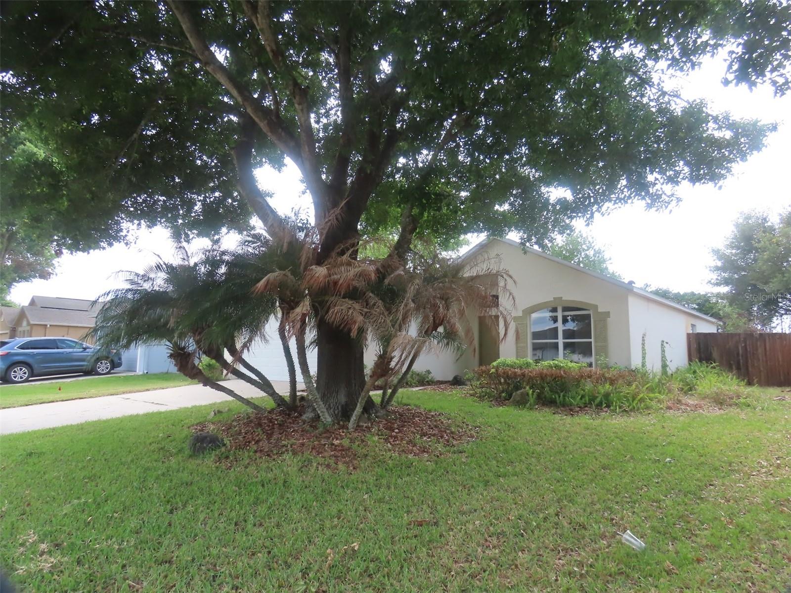 118 ROYALTY, SANFORD FL 32771 — MLS #MFRO6404328 | 3 Bed 3 Bath Home