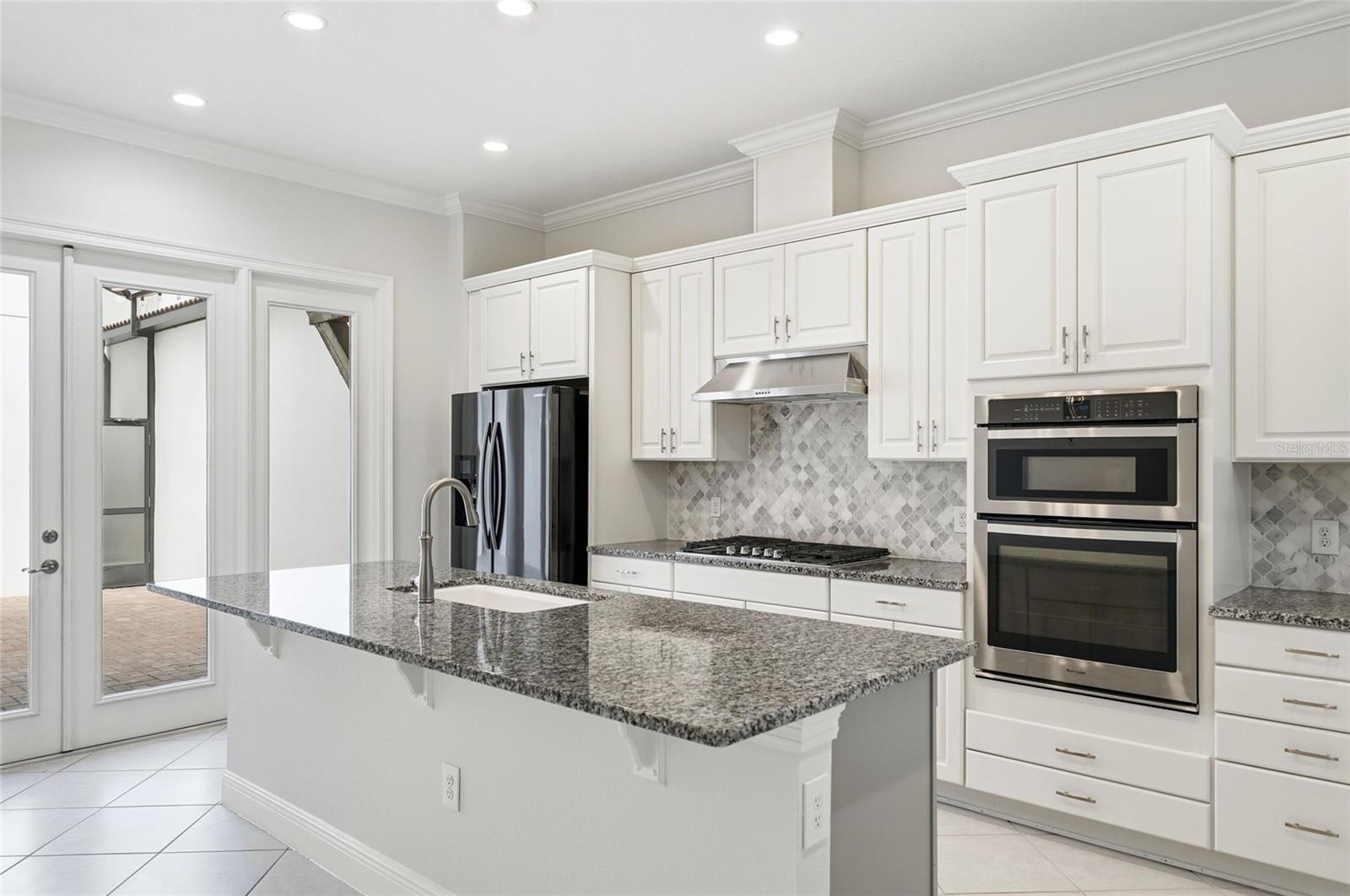 8807 FOUNTAIN PALM ALY — photo 2