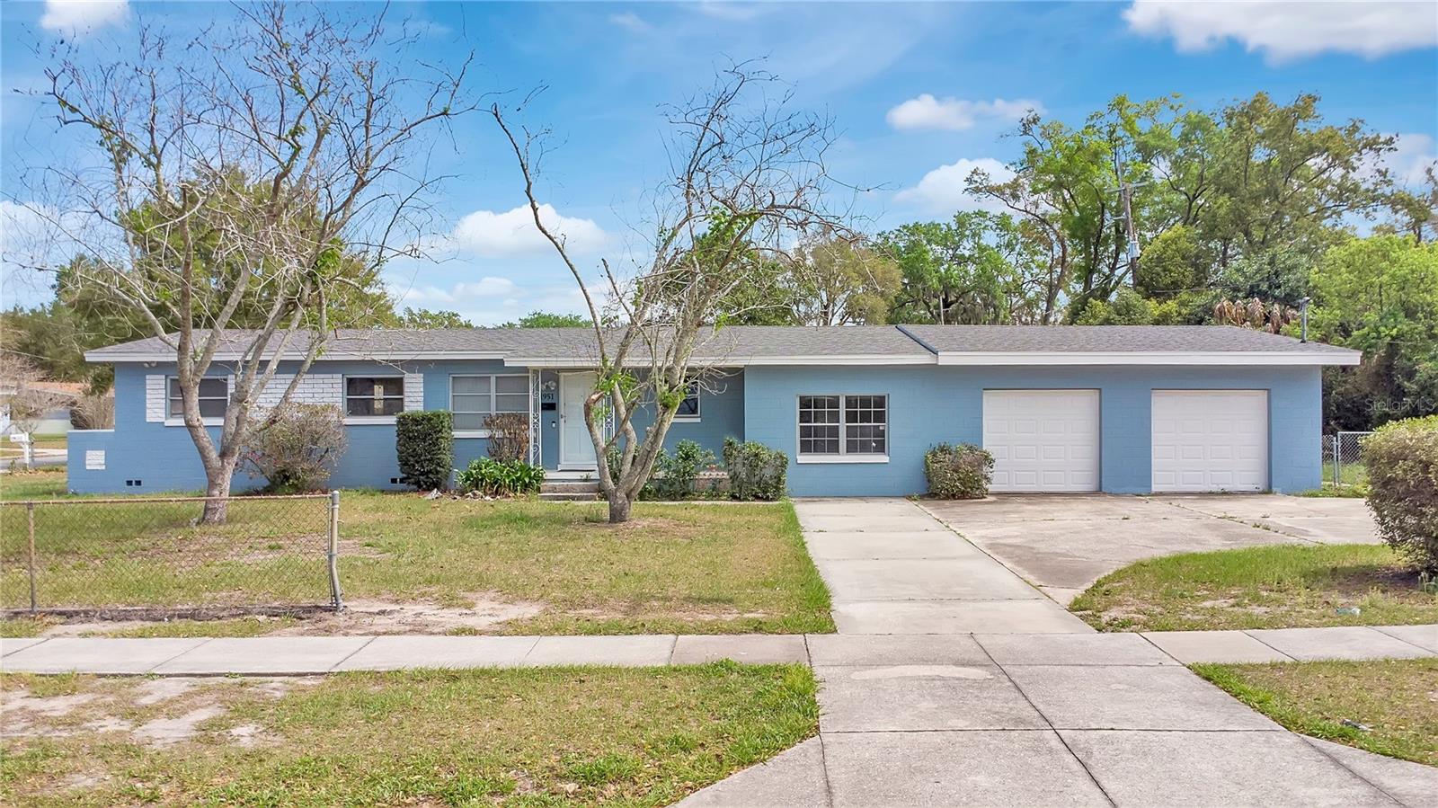 1951 CRYSTAL LAKE, ORLANDO FL 32806 — MLS #MFRO6392153 | 5 Bed 2 Bath Home