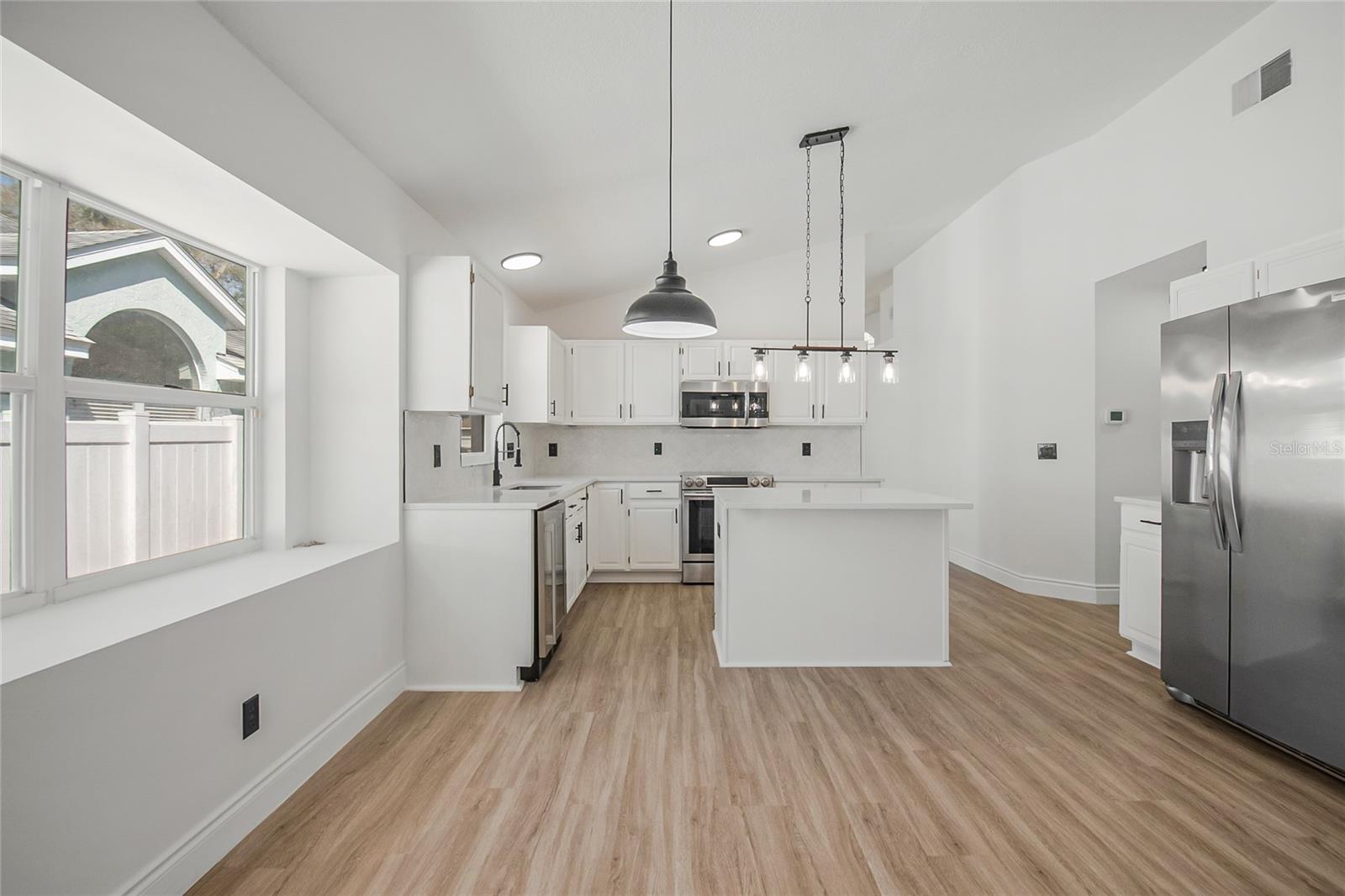 808 WHITE IVEY — photo 2