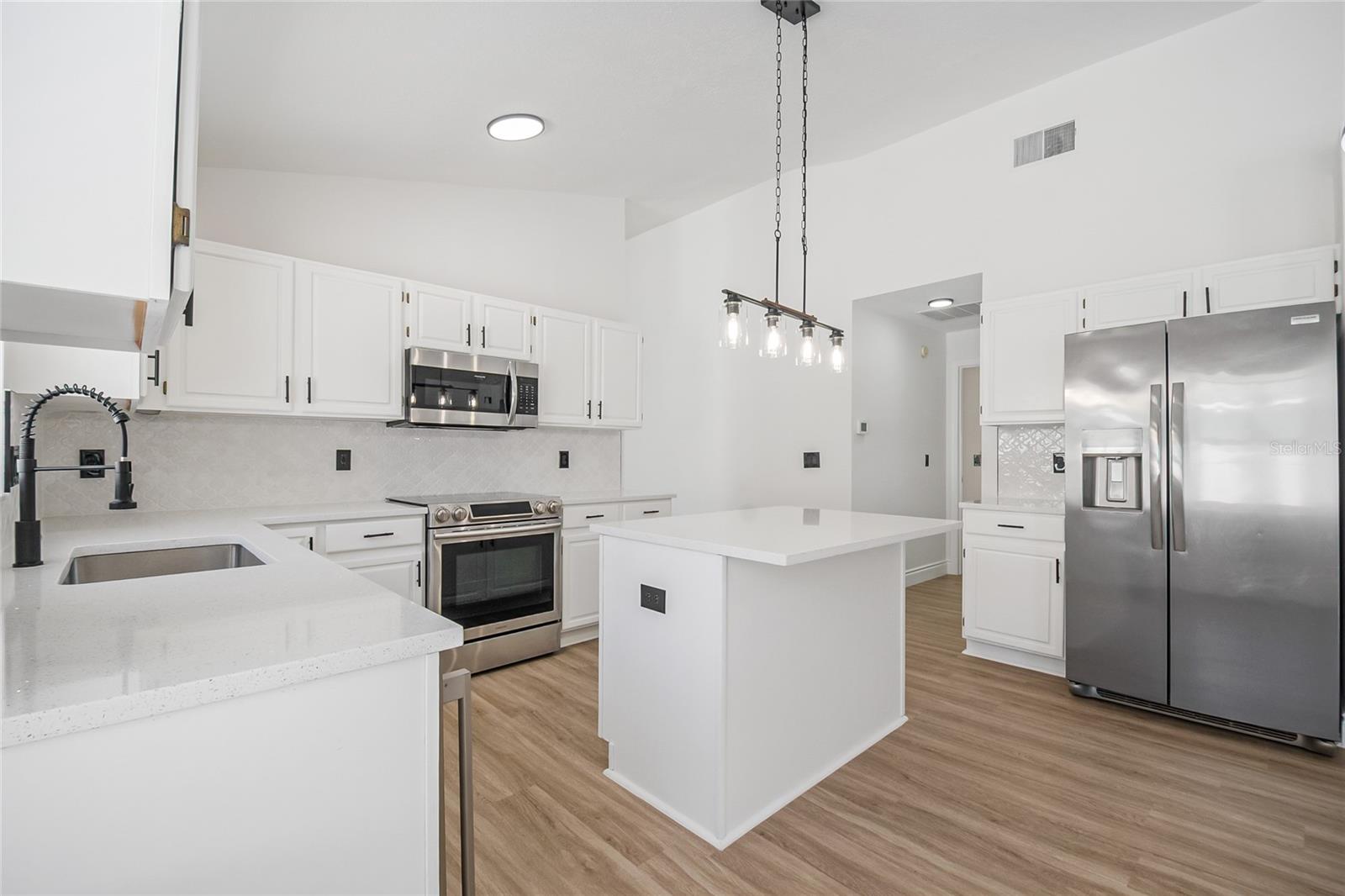 808 WHITE IVEY — photo 12