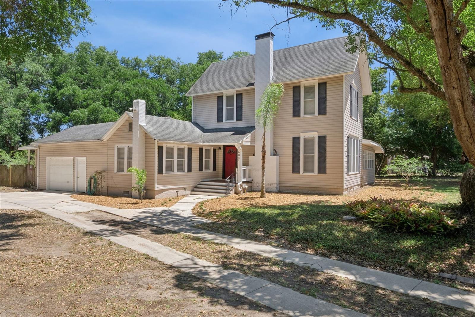 605 LAKEVIEW, EUSTIS FL 32726 — MLS #MFRO6406731 | 4 Bed 3 Bath Home
