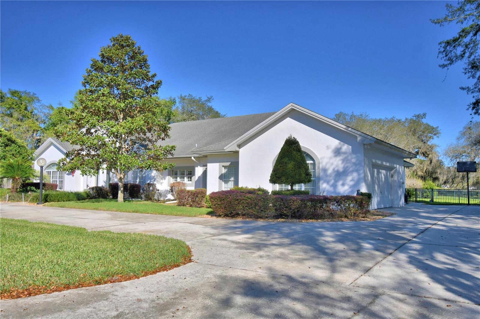 104 FAIRWAY DR — photo 2